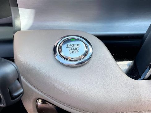 Used 2023 Lincoln Aviator 2WD image 32