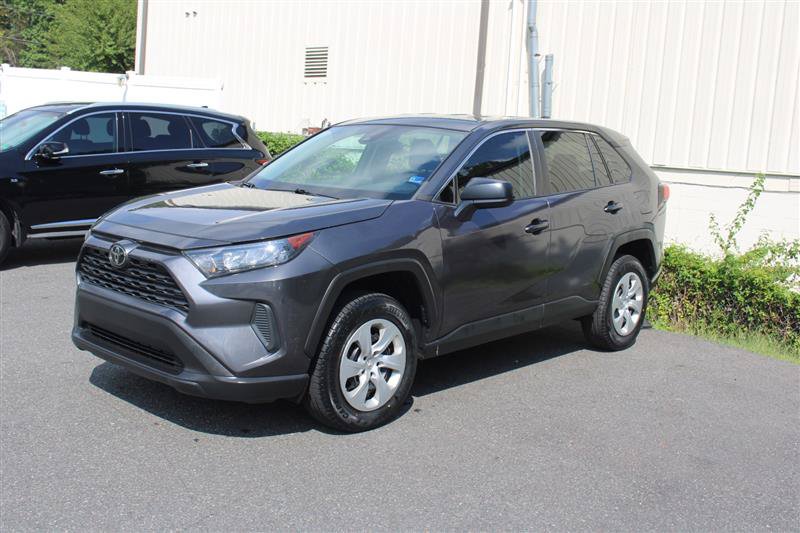 Used 2024 Toyota RAV4 LE FWD image 4