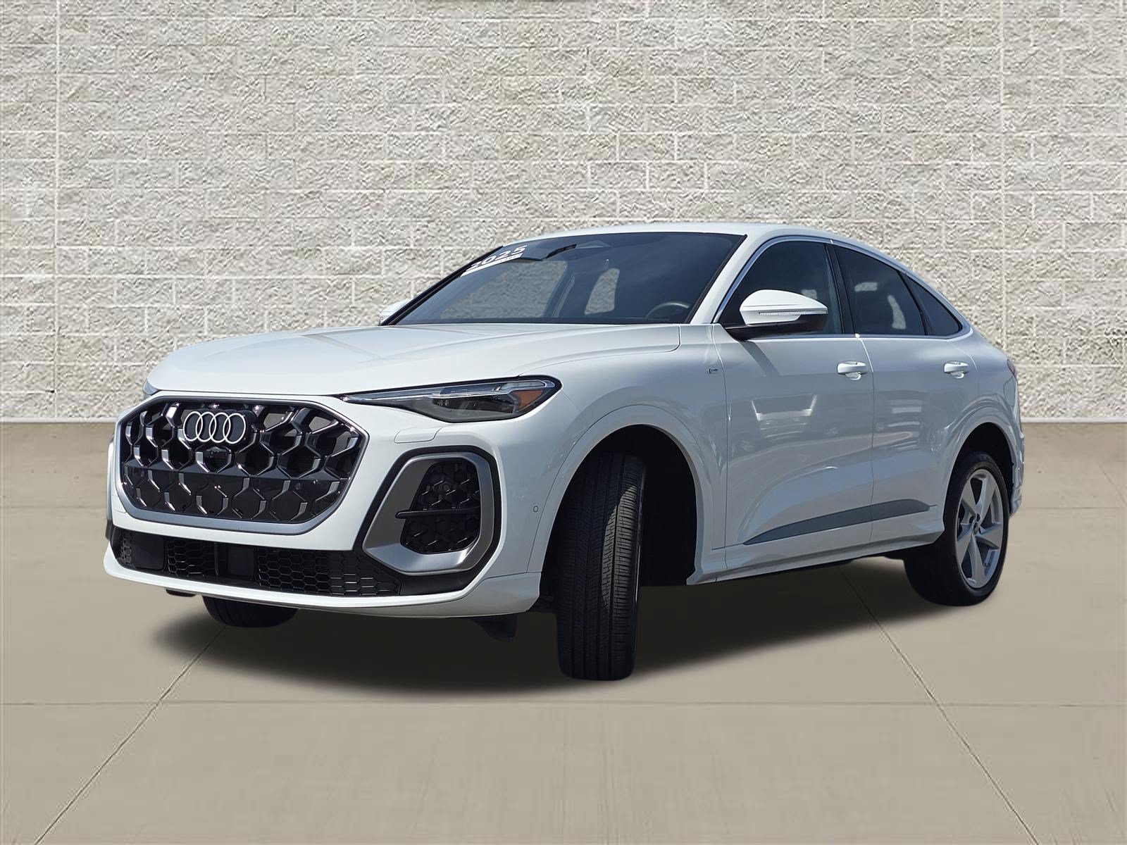 Certified 2025 Audi Q5 Premium Plus w/ Premium Plus AWD/4WD image 3