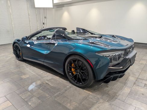 Used 2025 McLaren Artura Spider image 4