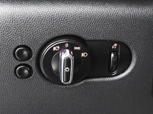 Used 2016 MINI Cooper 4-Door Hardtop image 22