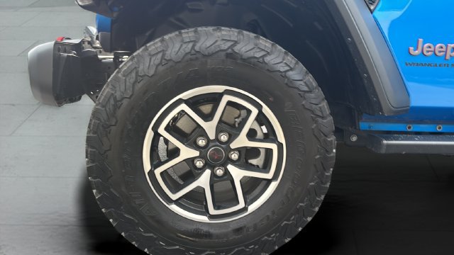 Used 2025 Jeep Wrangler Unlimited Rubicon w/ Convenience Group AWD/4WD image 28