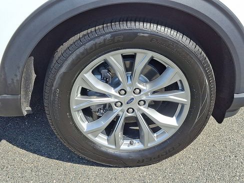 Used 2024 Ford Explorer XLT w/ Equipment Group 202A AWD/4WD image 19