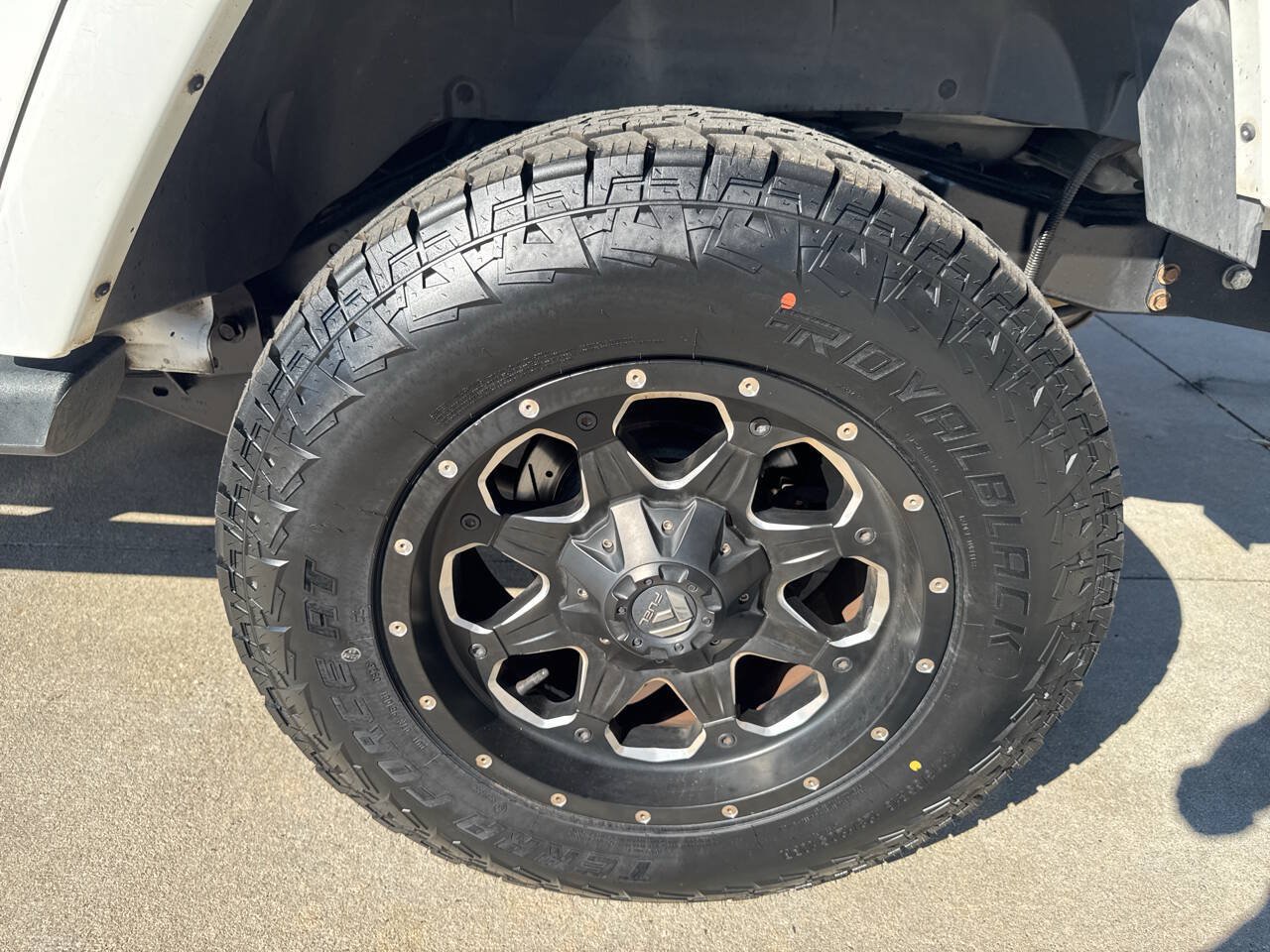 Used 2013 Jeep Wrangler Unlimited Sahara w/ Dual Top Group AWD/4WD image 25