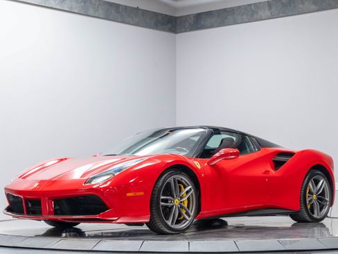 Used 2018 Ferrari 488 Spider RWD image 3