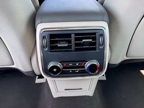 Used 2019 Lincoln Continental Reserve FWD image 36