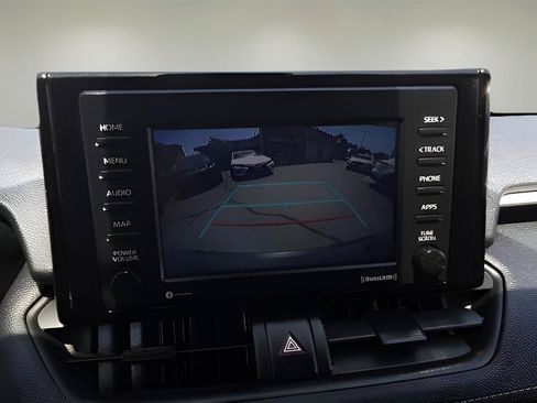 Used 2021 Toyota RAV4 LE AWD/4WD image 19