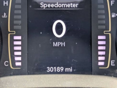 Used 2019 Jeep Cherokee Latitude Plus w/ Cold Weather Group AWD/4WD image 10