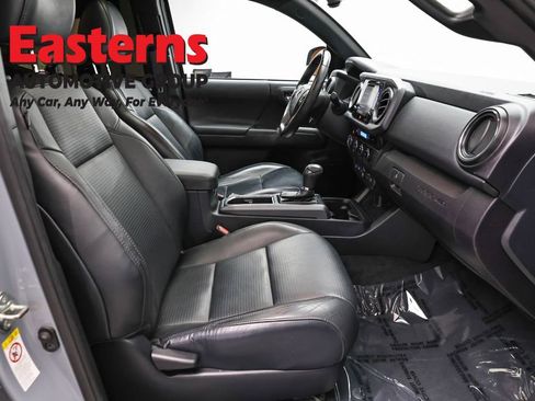 Used 2018 Toyota Tacoma TRD Sport AWD/4WD image 27