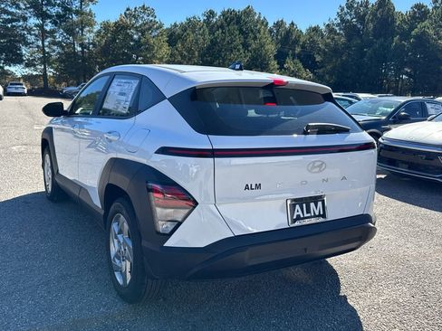 New 2026 Hyundai Kona SE image 3