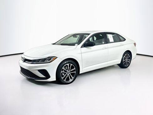 Used 2025 Volkswagen Jetta Sport FWD image 3