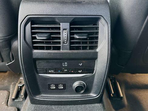 Used 2020 BMW 330i Sedan w/ M Sport Package image 17