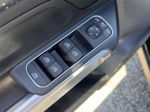 Used 2024 Mercedes-Benz GLB 250 4MATIC image 16