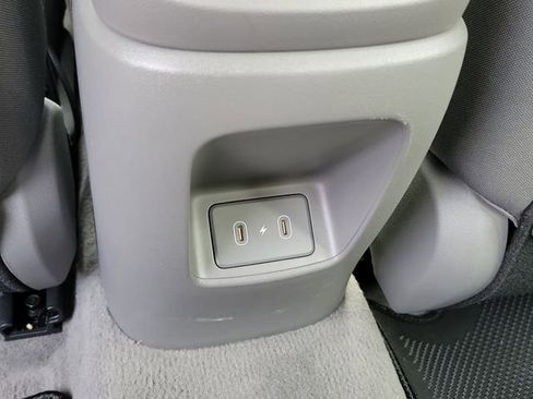 Certified 2025 Hyundai Elantra SEL image 17