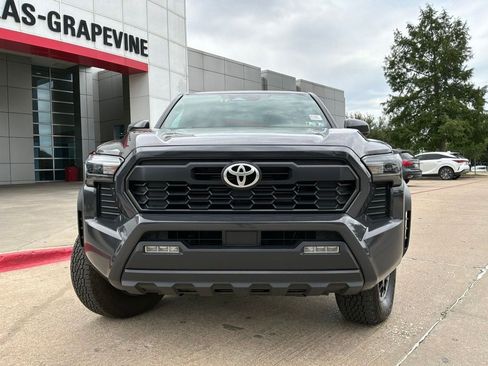 Used 2025 Toyota Tacoma TRD Off-Road AWD/4WD image 3