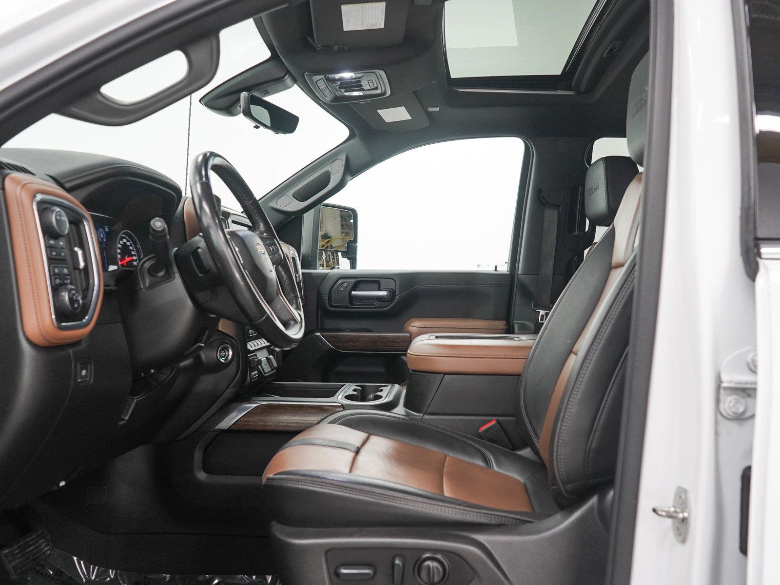 Used 2022 Chevrolet Silverado 2500 High Country w/ Technology Package AWD/4WD image 24