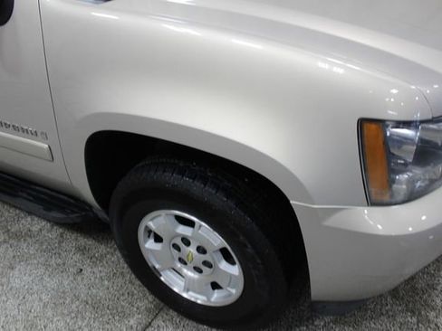 Used 2007 Chevrolet Suburban LT w/ LT Preferred Equipment Group image 10