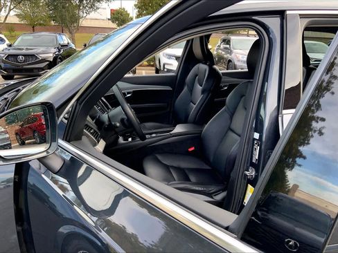 Used 2021 Volvo XC90 T5 Momentum w/ Protection Package Premier image 7
