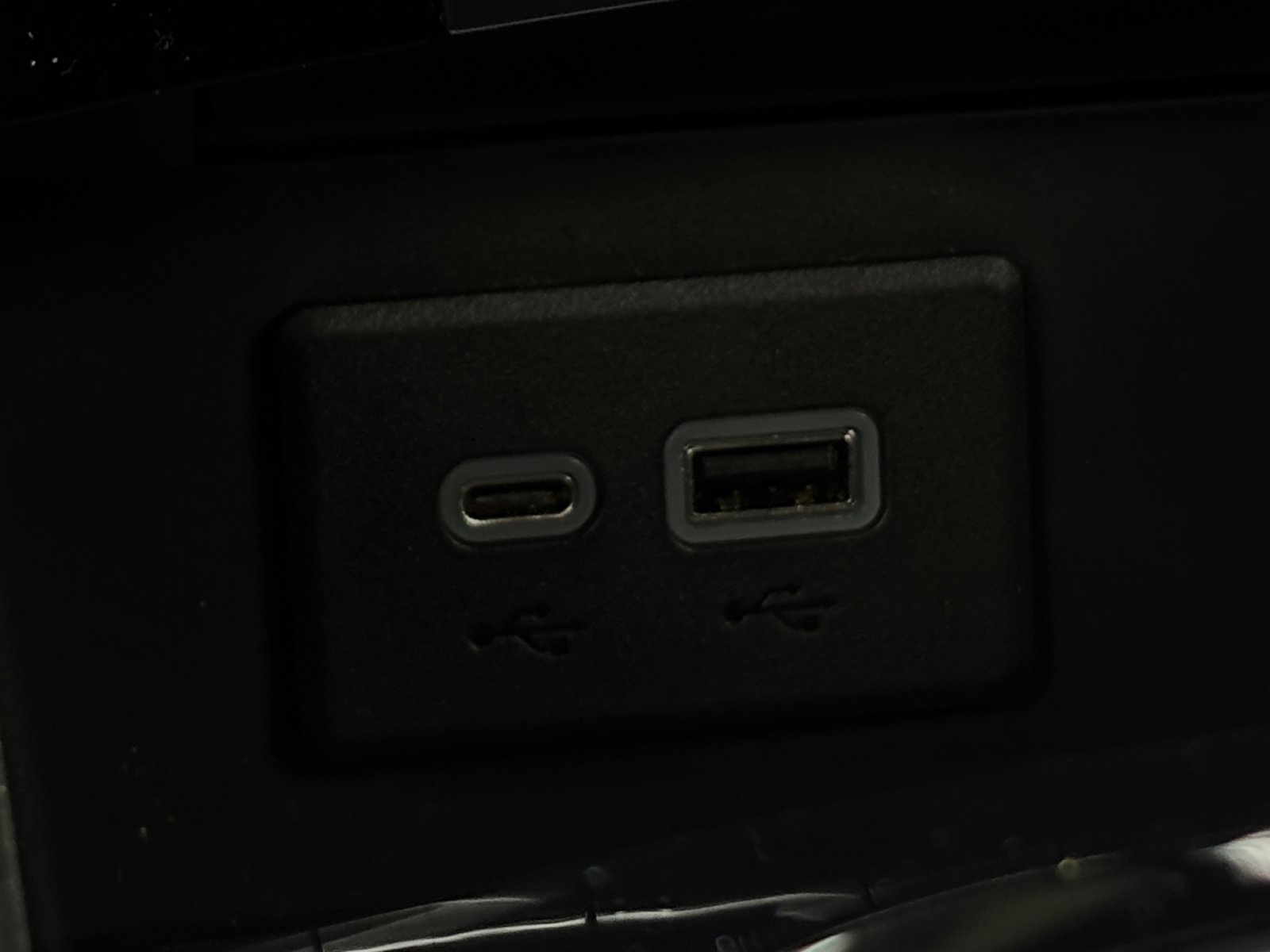 Used 2023 Buick Envision Essence w/ Sport Touring Package FWD image 21