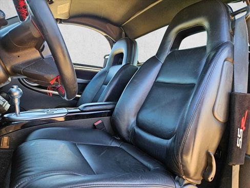 Used 2003 Chevrolet SSR w/ Preferred Equipment Group RWD image 12