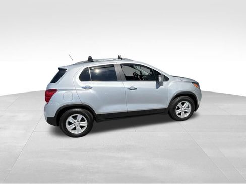 Used 2020 Chevrolet Trax LT w/ LT Convenience Package FWD image 18