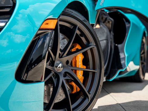 Used 2024 McLaren 750S Spider image 18