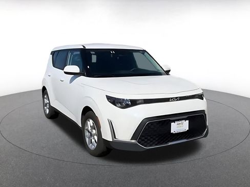 Used 2025 Kia Soul LX w/ LX Technology Package image 2
