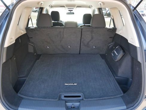 Used 2024 Nissan Rogue S FWD image 10