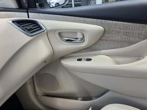 Used 2019 Nissan Murano SL w/ SL Technology Package FWD image 24