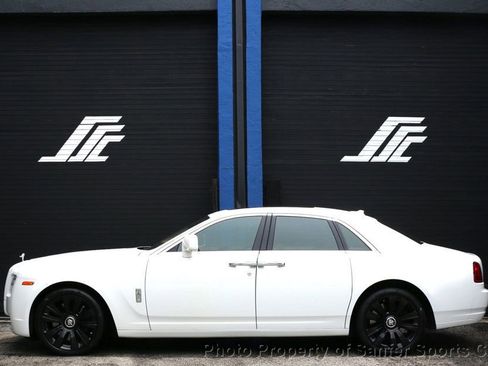 Used 2010 Rolls-Royce Ghost image 2