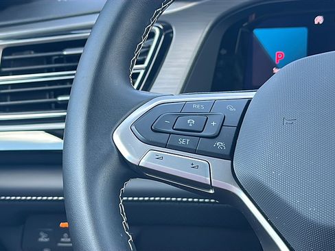 Used 2024 Volkswagen Atlas Cross Sport SE image 29