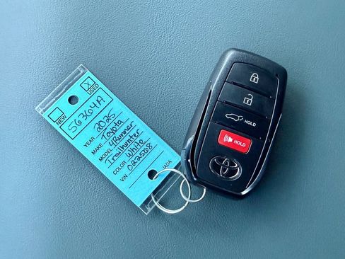 Used 2025 Toyota 4Runner Trailhunter image 34