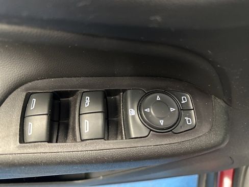 Used 2021 Chevrolet Equinox LT image 24