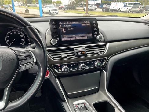 Used 2018 Honda Accord Touring image 6
