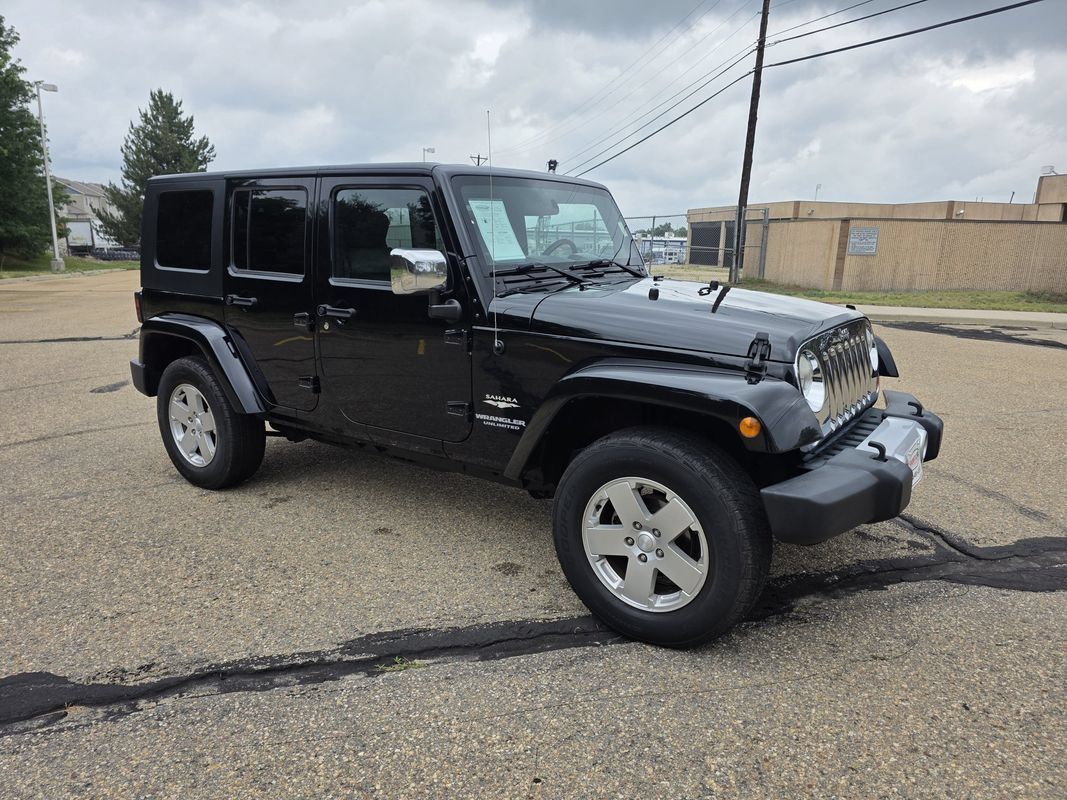 Used 2010 Jeep Wrangler Unlimited Sahara w/ Dual Top Group AWD/4WD image 10
