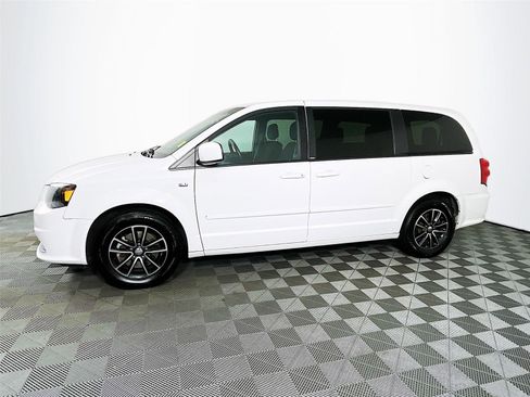 Used 2014 Dodge Grand Caravan SE image 4