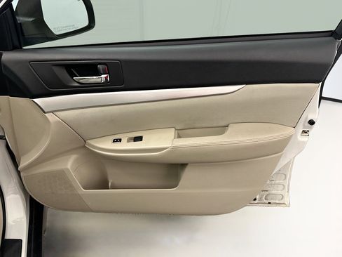 Used 2011 Subaru Outback 2.5i Premium w/ All-Weather Pkg image 31