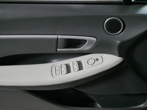 Used 2025 Hyundai Sonata SEL FWD image 19