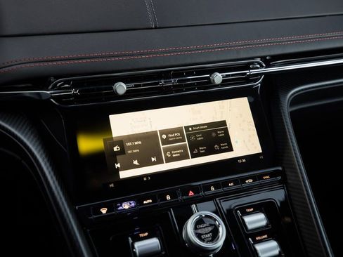 Used 2025 Aston Martin DB12 Coupe RWD image 29