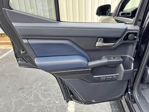 Used 2025 Toyota 4Runner Platinum AWD/4WD image 48