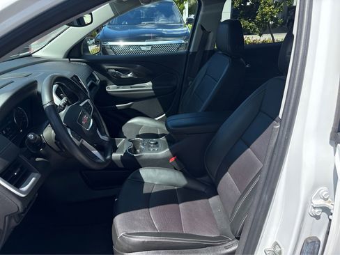 Used 2022 GMC Terrain SLT w/ Infotainment Package II AWD/4WD image 9
