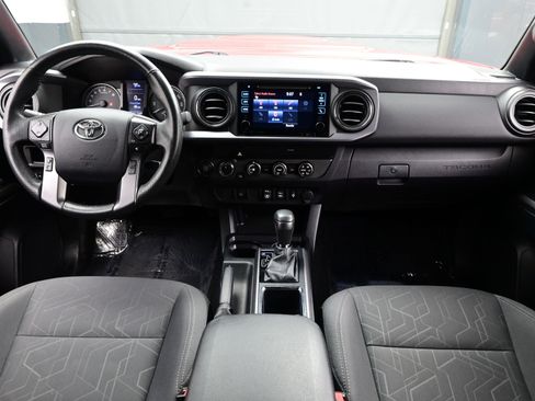Used 2019 Toyota Tacoma TRD Sport image 16