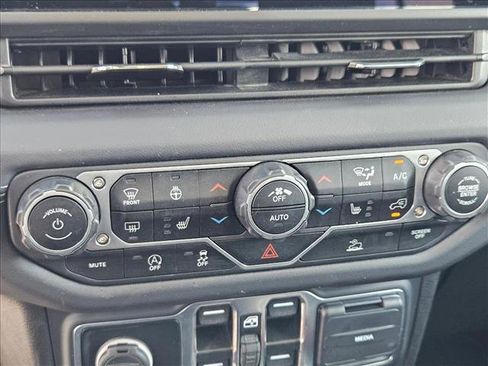 Used 2025 Jeep Gladiator Mojave w/ Convenience Group image 14
