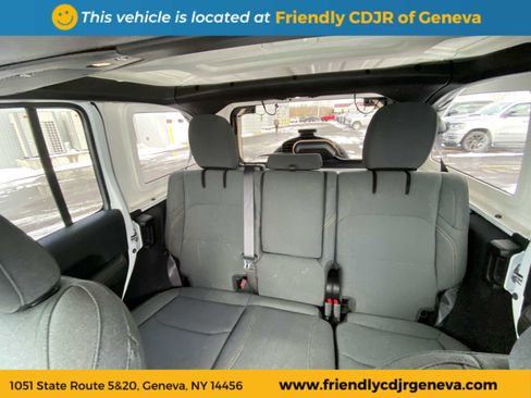 Used 2025 Jeep Wrangler Sahara image 12