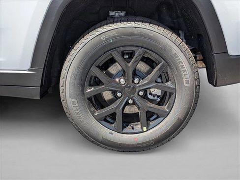 New 2026 Jeep Grand Cherokee Altitude AWD/4WD image 10