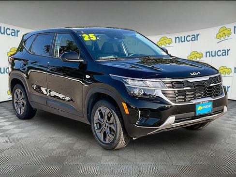 Used 2025 Kia Seltos LX AWD/4WD image 1