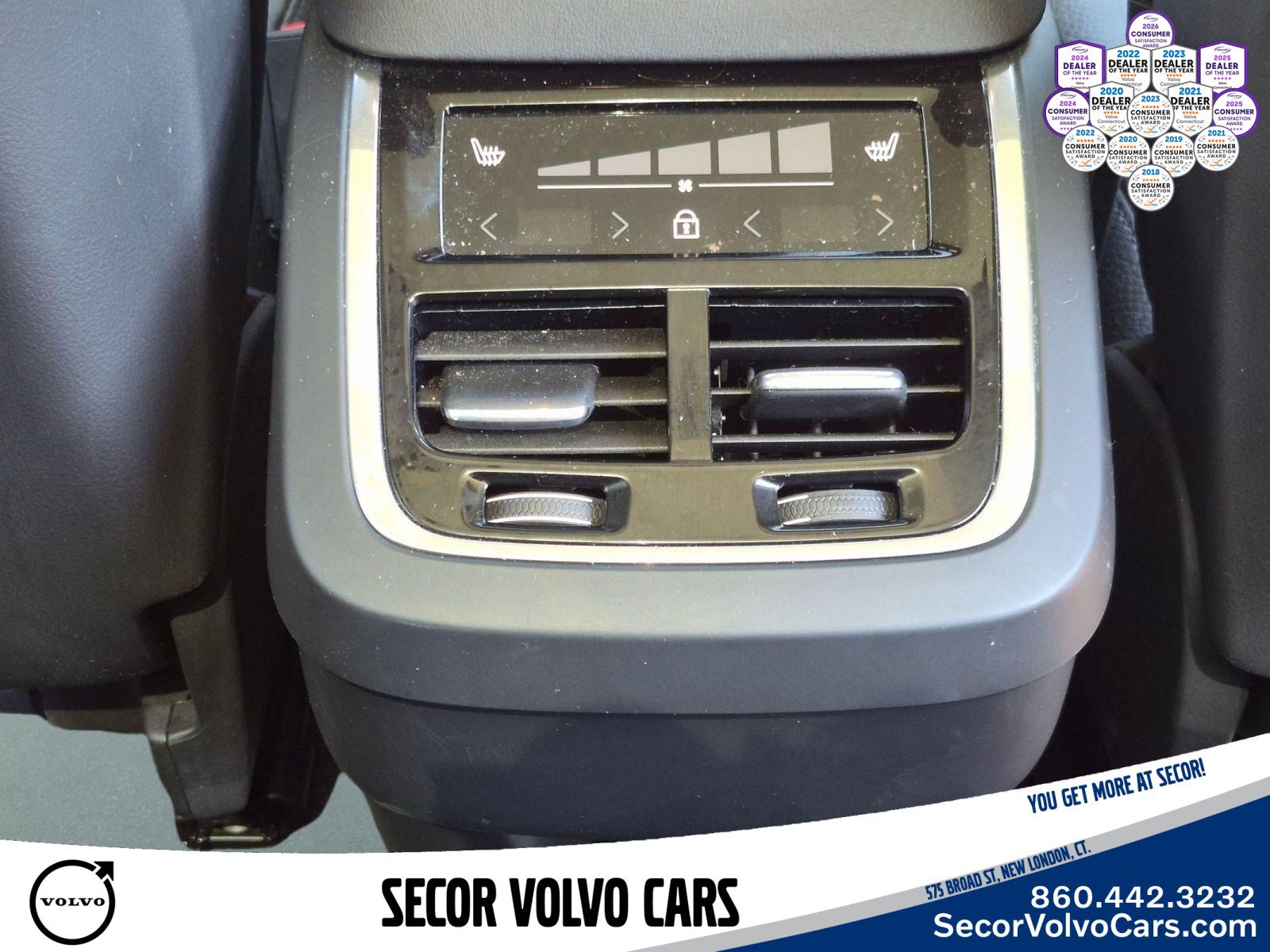 Used 2023 Volvo XC90 B6 Plus AWD/4WD image 18