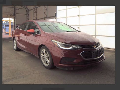 Used 2017 Chevrolet Cruze LT FWD image 5