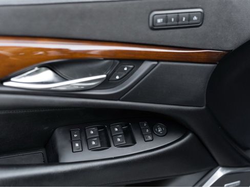 Used 2018 Cadillac Escalade Luxury image 15