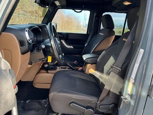 Used 2014 Jeep Wrangler Unlimited Sahara image 15